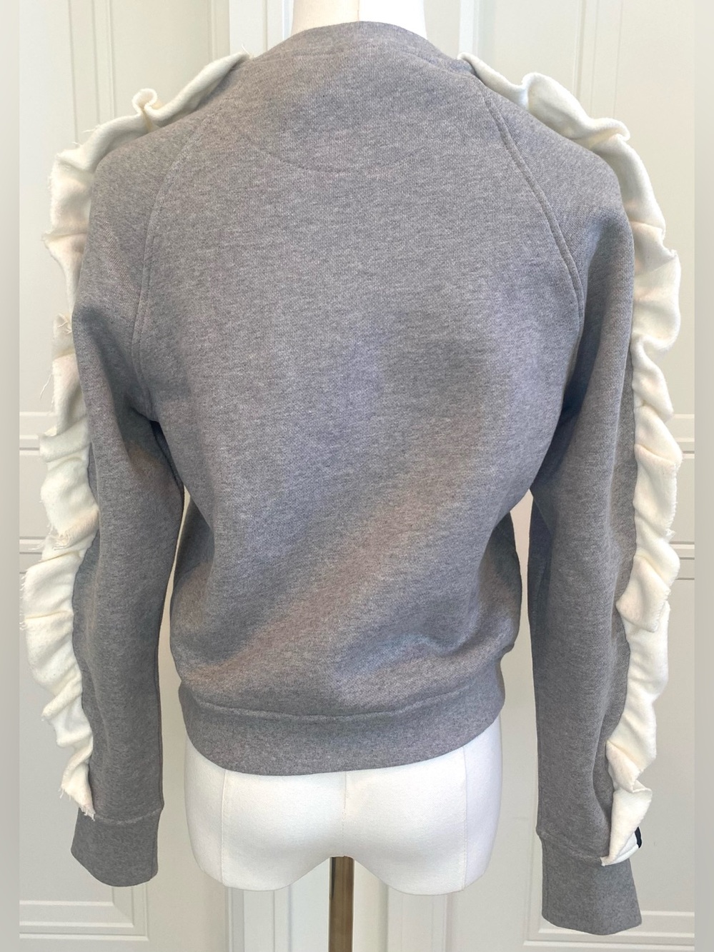 Philosophy di Lorenzo Serafini Gray Designer Ruffle Sleeve Sweatshirt NWT XS - Picture 3 of 10
